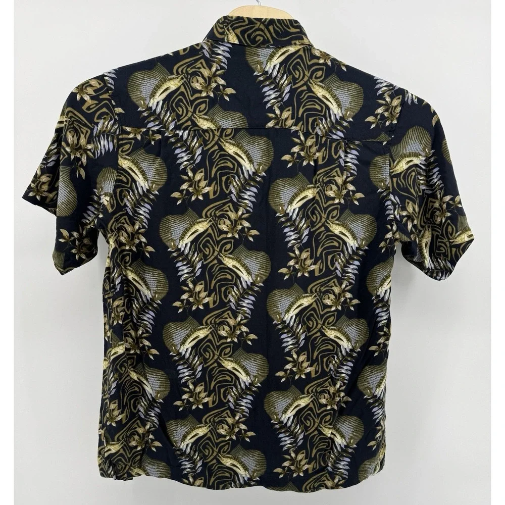 Red Macaw Hawaiian Shirt Men's Size L 100% Rayon‎ Floral Tropical Beach Aloha
